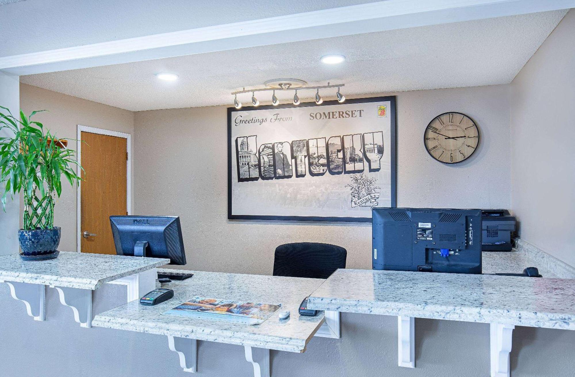 Super 8 By Wyndham Somerset Extérieur photo